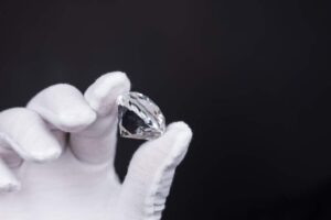 Ex-De Beers Chief Emerges as Front-Runner in Battle for Diamond Empire IMG 1126