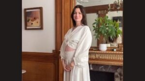 Actress Anne Hathaway, 43, Reveals Third Pregnancy in Baby Bump Video IMG 1245