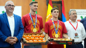 Spain’s World Cup Heroes Receive Their Weight in Tomatoes IMG 2769
