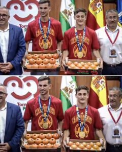 Spain’s World Cup Heroes Receive Their Weight in Tomatoes IMG 2771