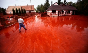 Toxic red mud flood of an 007